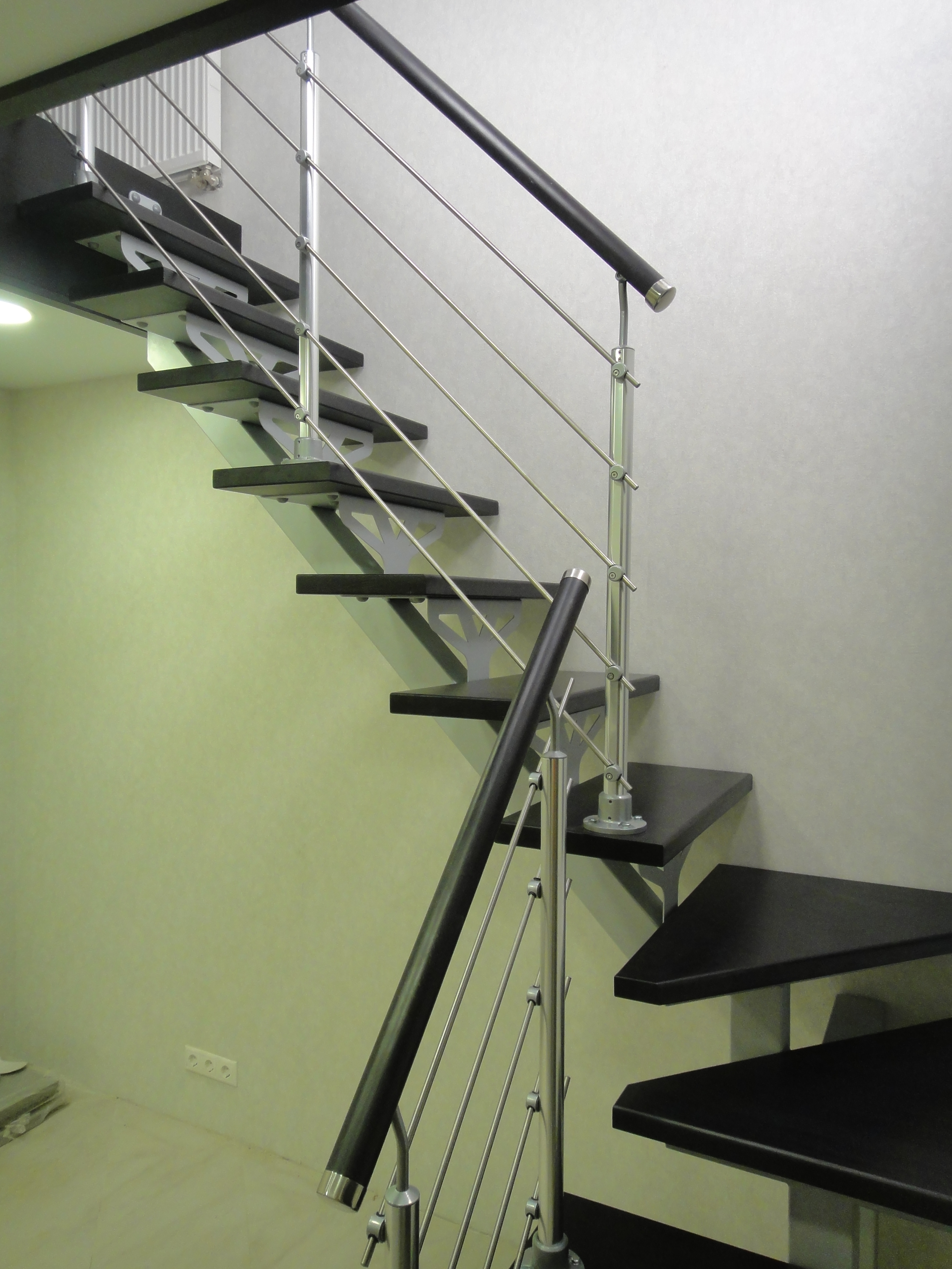 Фотографии металлических лестниц - на второй этаж, винтовые, входные, для частного дома. фото.