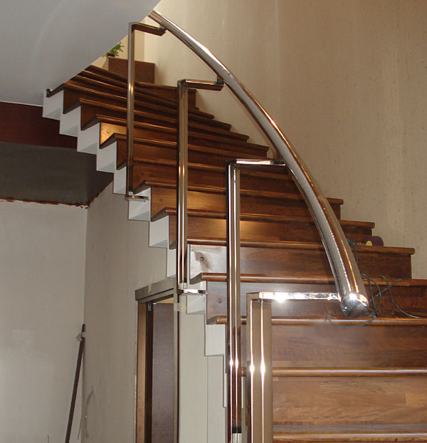 Перила лестницы в доме