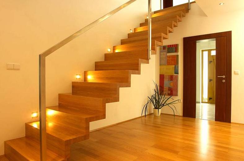 Отделка лестницы деревом: как отделать деревянную лестницу, обшивка своими  руками в частном доме