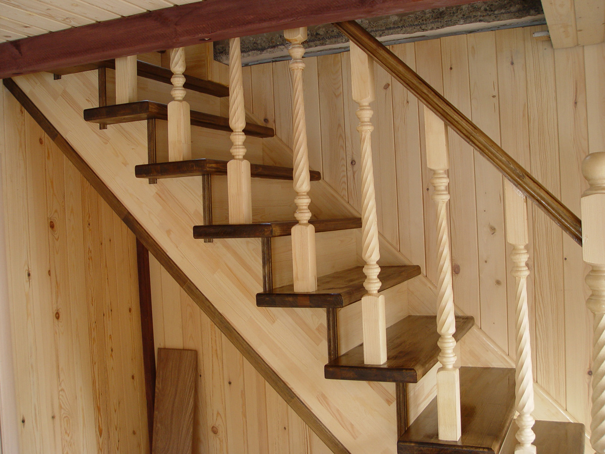 Реставрация деревянной лестницы: устранение скрипа, замена ступеней, шлифовка и покраска